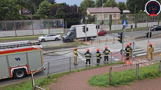 Tony betonu rozlały się na asfalt w Warszawie. Kierowca betoniarki zwiał! 