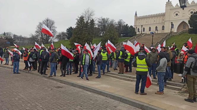 Rolnicy w Lublinie rozpoczęli przemarsz. Mamy zdjęcia!