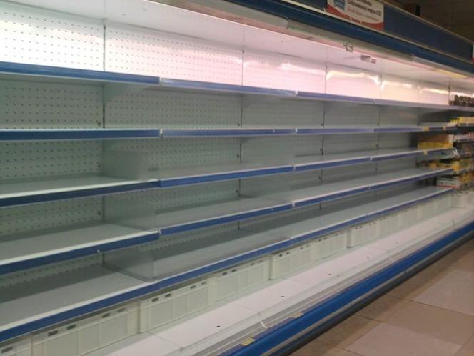 Puste półki w rosyjskich supermarketach