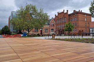 Rybi Rynek w Bydgoszczy niemal gotowy. Eleganckie nabrzeże już cieszy oczy!