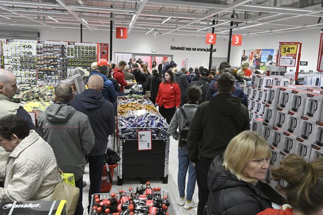 Wielkie otwarcie sklepu szwedzkiego giganta w Warszawie. Były gigantyczne promocje i długie kolejki