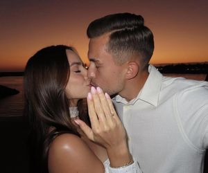 Bartłomiej Wdowik z dziewczyną 