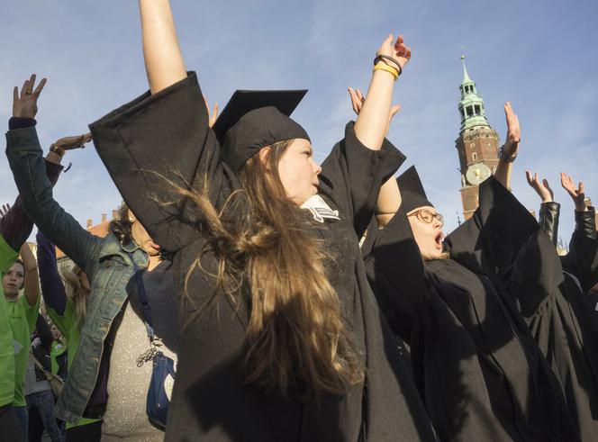 Sesja letnia 2021 - zdalnie czy stacjonarnie?