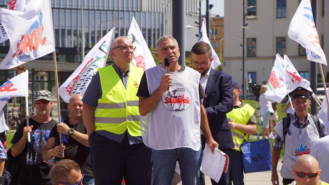 Protest pracowników PKP Cargo we Wrocławiu. Pracę ma stracić prawie 400 osób 