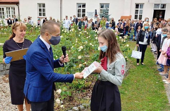 Zdolni Uczniowie Otrzymali Stypendia Naukowe Wójta Kraszewic Ostrzeszów Eskapl 0952