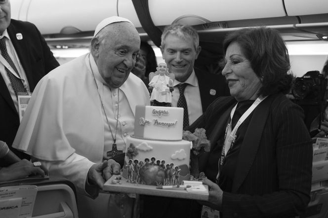 Papież Franciszek nie żyje.