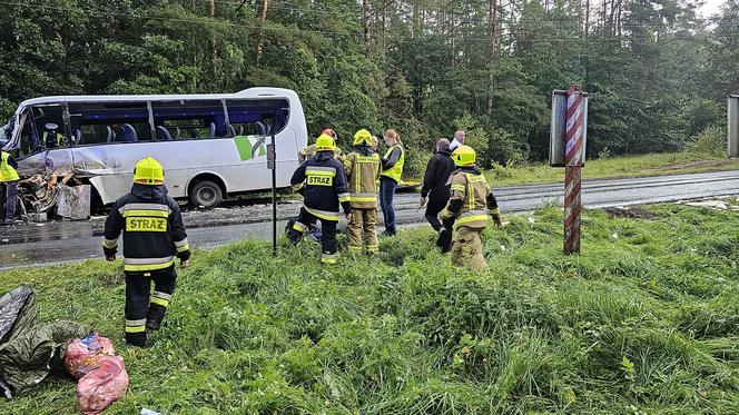 Wypadek w pobliżu Konotopu  - autobus z tirem 