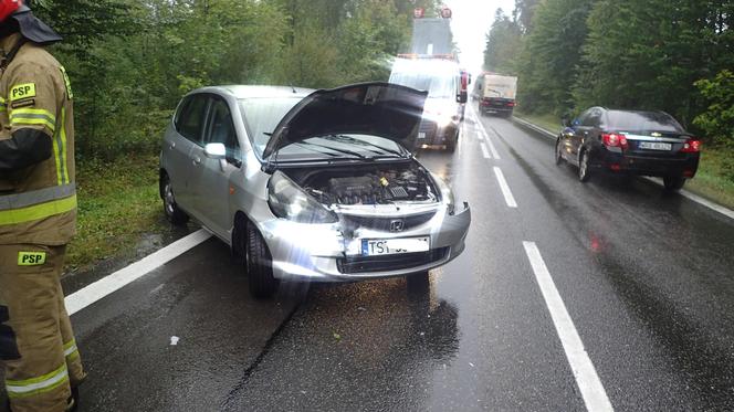 Lubienia. Zderzenie busa z osobówką. Kobieta w ciąży trafiła do szpitala