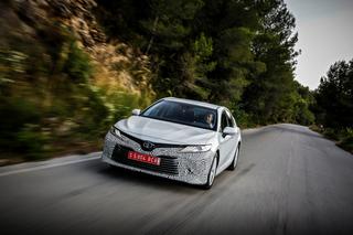 Hybrydowa Toyota Camry 2019