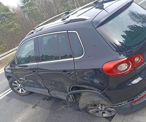 Passat zjechał na sąsiedni pas i uderzył w hondę. Policja wstępnie ustaliła przyczynę dramatu