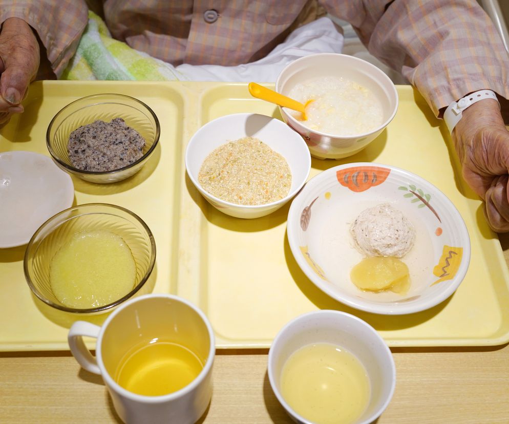 Pokazał, co dostał na śniadanie w szpitalu. Kciuka kucharzowi urwało