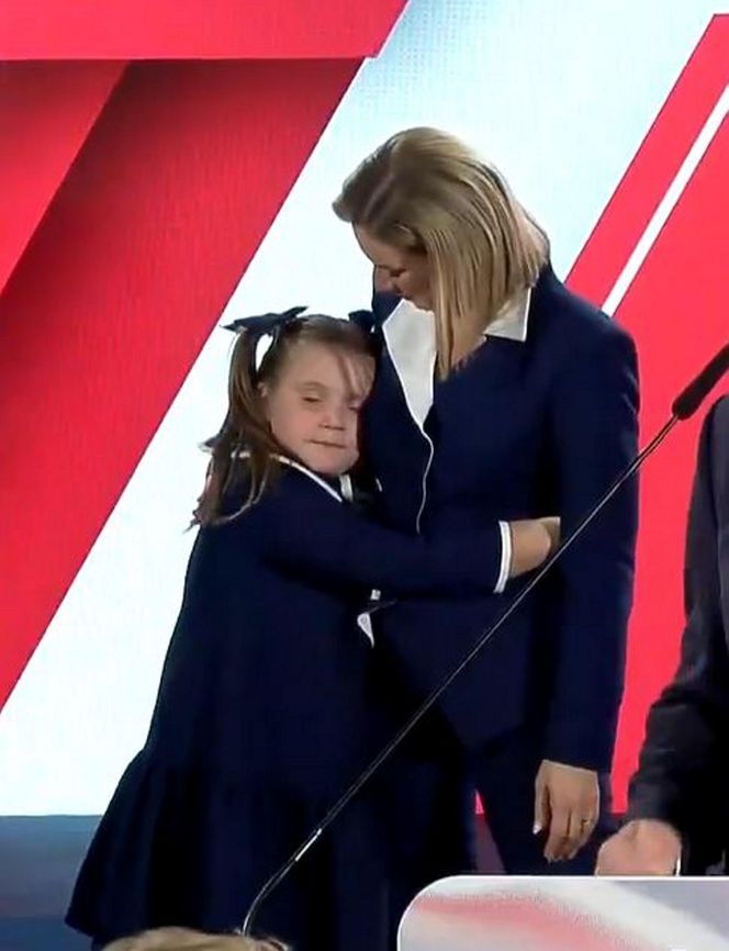 Karol Nawrocki z rodziną. Jego córka skradła show na wieczorze wyborczym