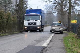 Chcemy chodnika i autobusu. Mieszkańcy ul. Szamocin na Białołęce apelują do urzędników