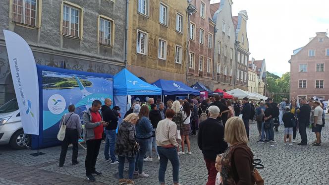 Tłumy na Starym Mieście w Olsztynie. Mieszkańcy świętowali 25-lecie samorządu Warmii i Mazur [ZDJĘCIA]