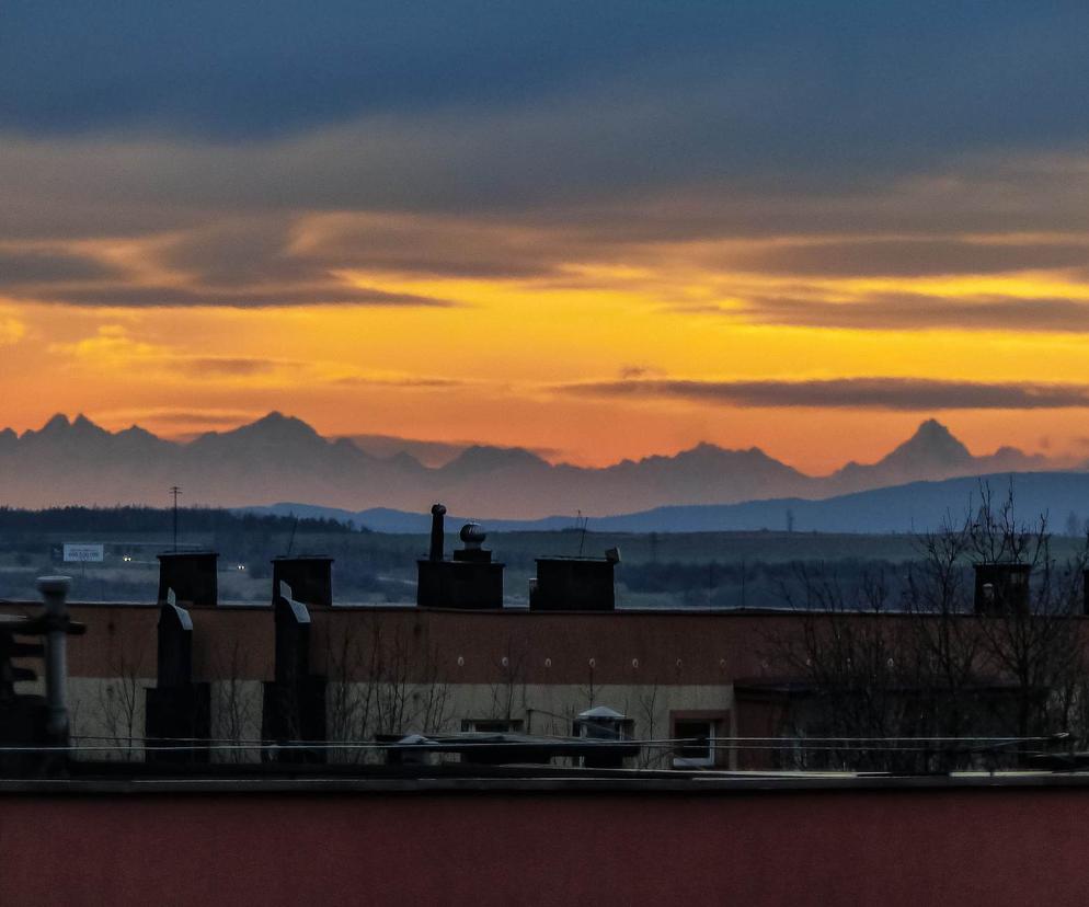 Panorama Tatr uchwycona z Mysłowic-Brzęczkowic