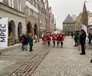 Bieg Mikołajów w Olsztynie 2023. Kilkaset osób pobiegło dla dzieci. Zobaczcie zdjęcia!