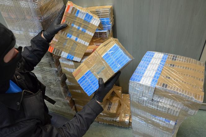 Czarna Białostocka, Białystok. Podlaska KAS przechwyciła nielegalne papierosy [ZDJĘCIA]