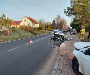 Wypadek w Ambrożowie! Zderzyły się trzy auta, ruch odbywa się wahadłowo