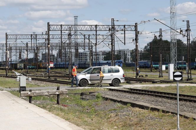 Kontrolowane zderzenie pociągu z osobówką