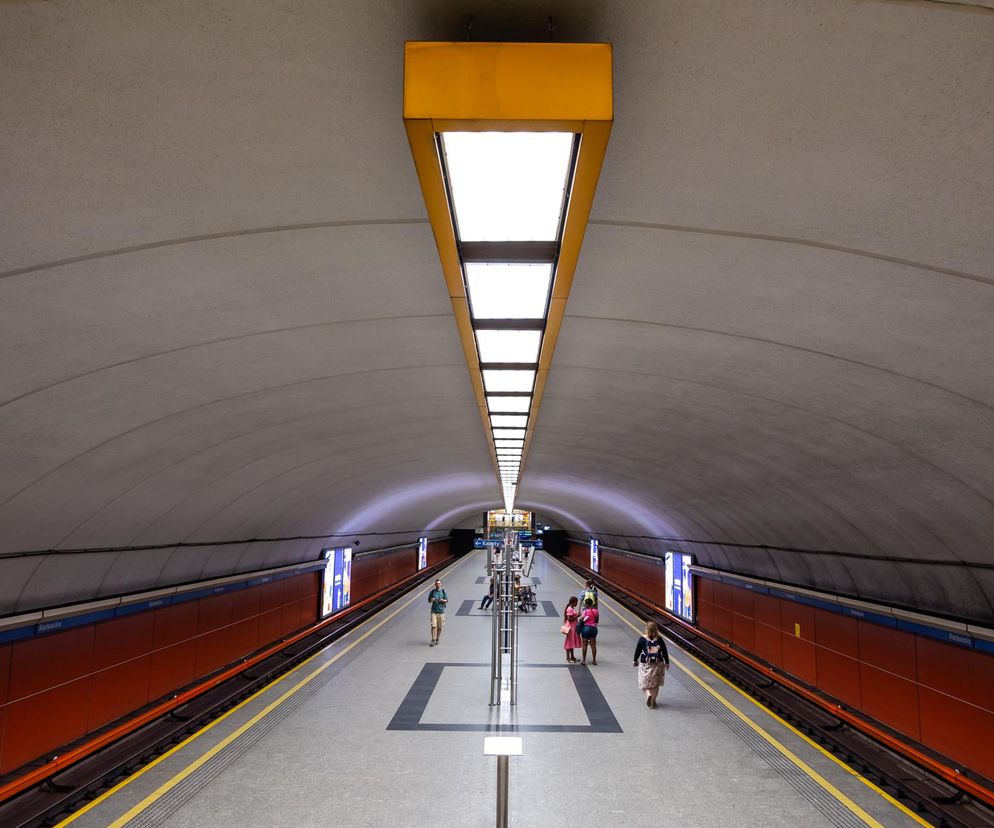 I linia metra w Warszawie – stacja M1 Racławicka