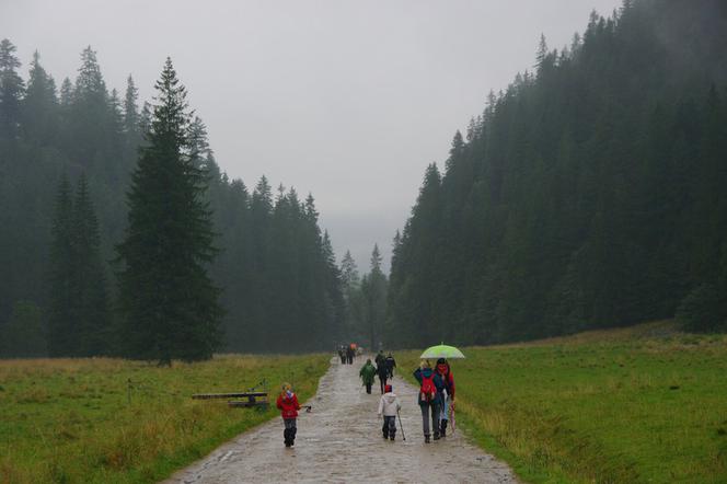 Trudne warunki w Tatrach. Zalane szlaki, rzeki występują z koryt