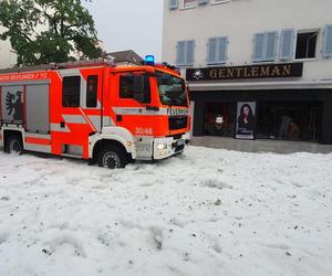 Szok! W Niemczech zima. Pługi śnieżne na ulicach w sierpniu