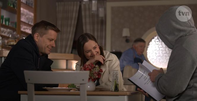 Na Wspólnej na planie: Robert Tadeusiak (Dariusz Wnuk), Aneta Siwek (Dorota Krempa)