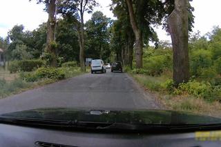 Kobieta jadąca z trójką dzieci zachowała zimną krew 