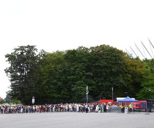 Gigantyczne kolejki przed stadionem. Tak fani czekali na koncert Dawida Podsiadło