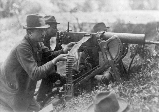 Powstańczy ciężki karabin maszynowy Maxim wz. 1908 na podstawie saneczkowej w akcji nad Odrą