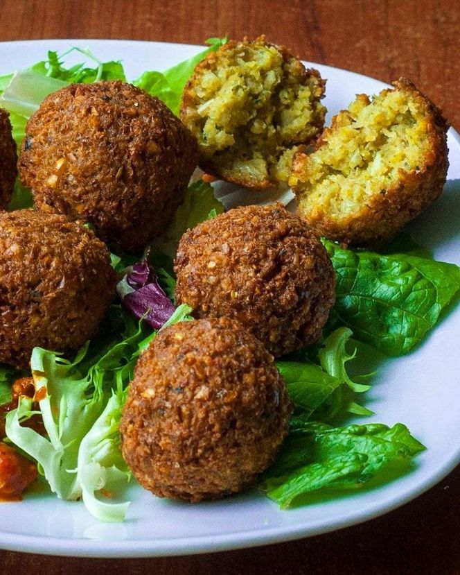 Wegańskie dania na Wielkanoc. Bez mięsa też można smacznie zjeść!