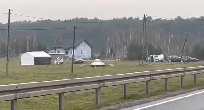 UFO wylądowało na DK 25 pod Bydgoszczą! Ludzie wezwali policję