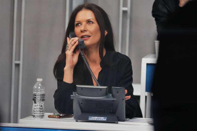 Hand in Hand - Catherine Zeta-Jones