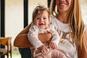 Jak nosić niemowlę? Podstawowe pozycje i zasady noszenia dziecka