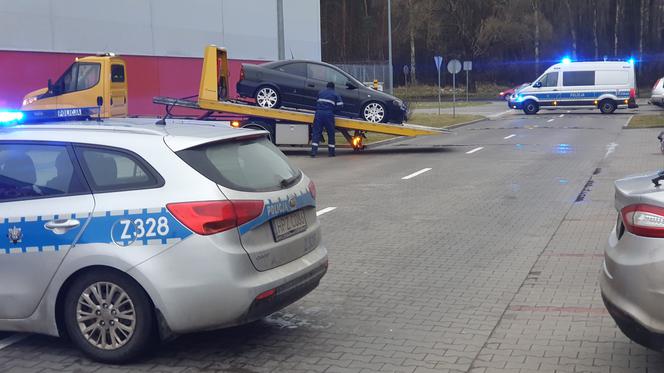 Dwie młode osoby znalezione martwe w sobotę na parkingu przy centrum handlowym w Markach