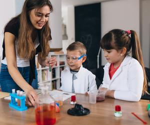 Pierwszaki miały poczuć chemię do Jezusa. Był numer z zmienianiem wafla w ludzkie ciało?