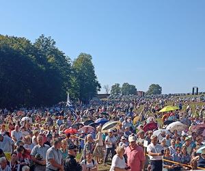   Tłumy pielgrzymów w Gietrzwałdzie. Trwa odpust i dożynki archidecezjalne. Zobacz zdjęcia