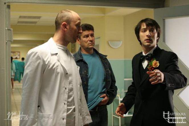 Na dobre i na złe odc. 237. Pan młody Mateusz (Filip Bobek), Jacek Mejer (Cezary Kosiński), Adam Pawica (Andrzej Zieliński)