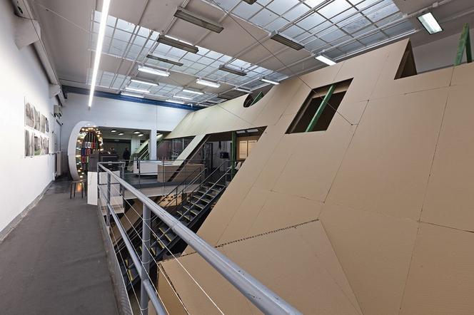 Warszawa w Budowie 2016. Tekturowy dach