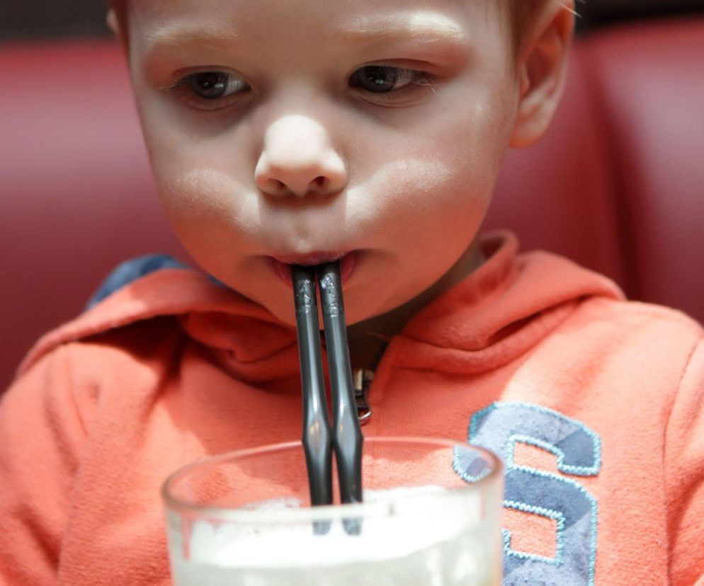 Wypił kolorowy napój, chwilę później gnali do szpitala. 3-latek otarł się o śmierć