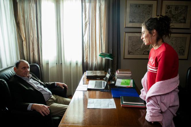 Zakochani po uszy, odc. 21. Sylwia (Kamila Kamińska), Marek (Andrzej Grabowski) - ojczym Sylwii