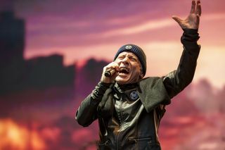 Jak Bruce Dickinson dba o swój głos? Musisz pożyć trochę jak mnich