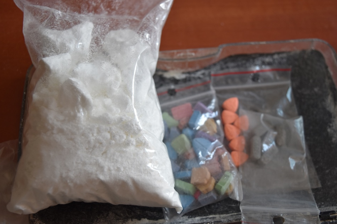 Wielkopolska: Amfetamina, tabletki ecstasy, marihuana... Dwóch mężczyzn w rękach policji! 