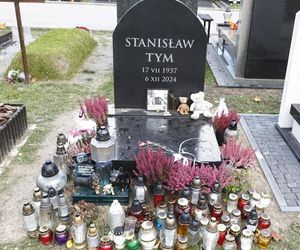 Tak wyglądają groby Zapasiewicza, Tyma, Kołaczkowskiej, Stoparczyk