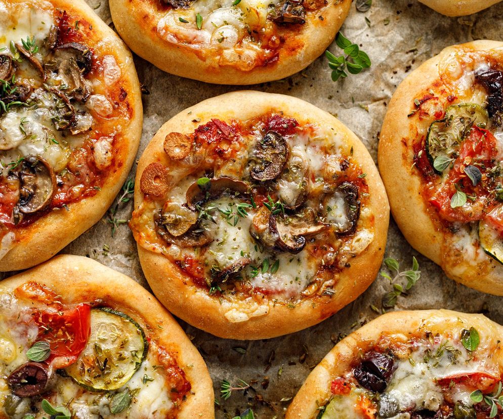 Przepis na pizzerinki - puszyste i pyszne mini pizze