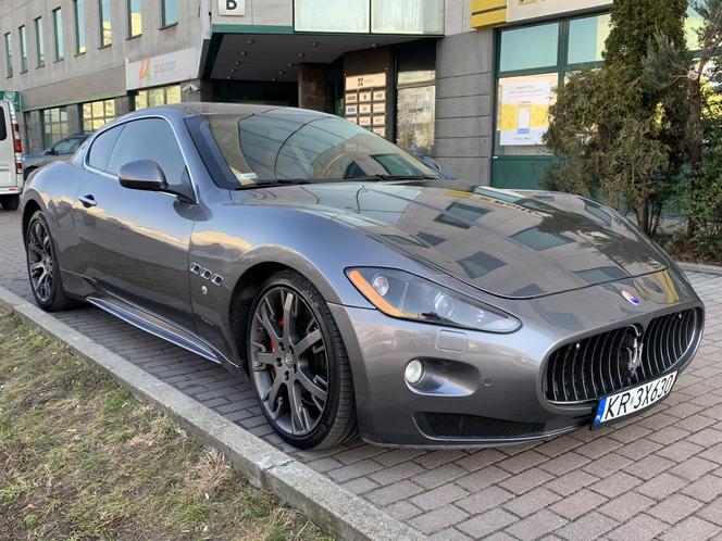 MiłyPan jeździ sportowym Maserati GranTurismo