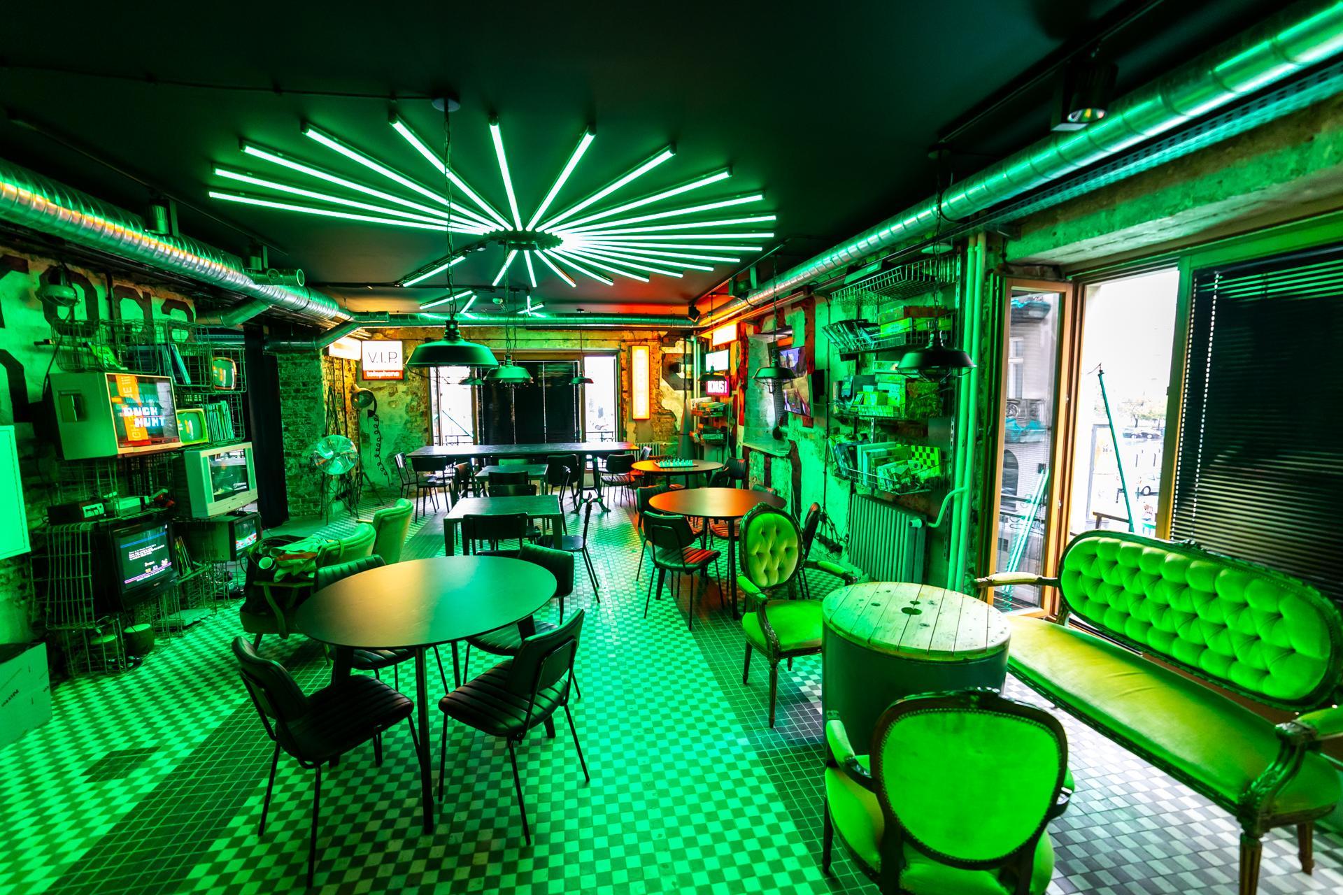 Pub H.4.0.S. Warszawa – studium w szmaragdzie