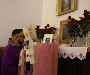 Wprowadzenie relikwii bł. ks. Michała Rapacza do parafii we Włosani