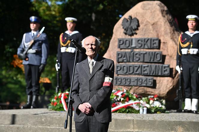 Godzina "W" w Gdańsku. Mieszkańcy upamiętnili pamięć o Powstańcach