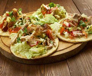 Ten przepis przywiozłam jako pamiątkę z Meksyku. Tostadas z kurczakiem to obiad idealny